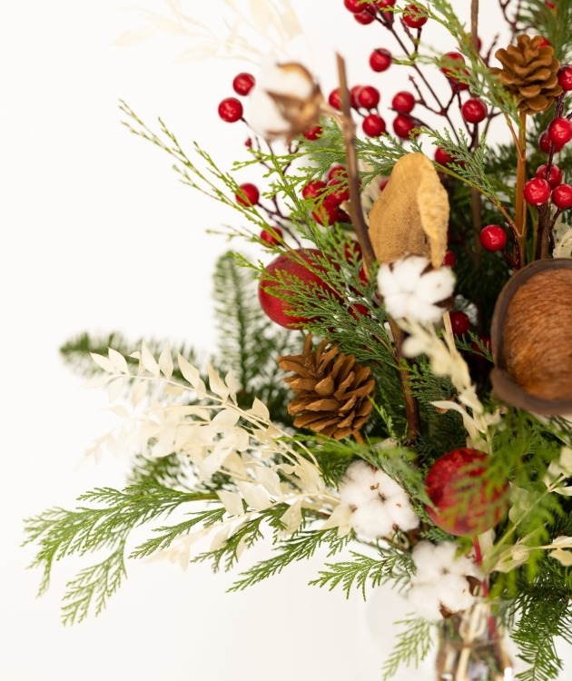 Fleurs à Lisbonne - Christmas Branch with Pinecones (3)