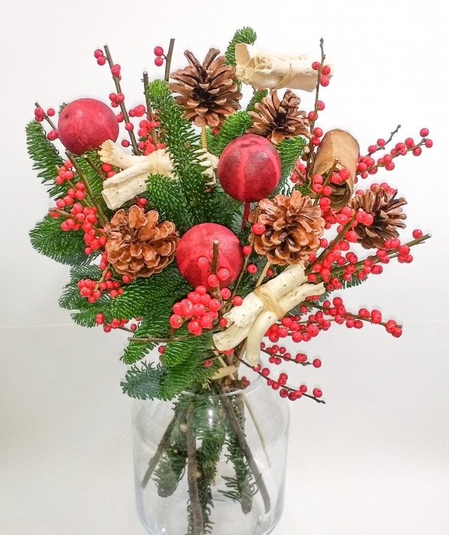 Fleurs à Lisbonne - Spruce branch with red trimmings (1)