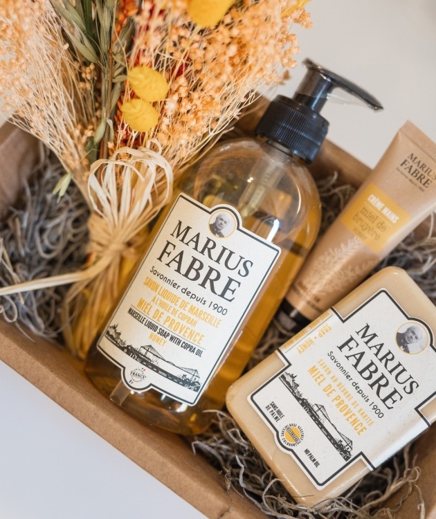 Fleurs à Lisbonne - Marius Fabre Cosmetic Pack - Honey 2