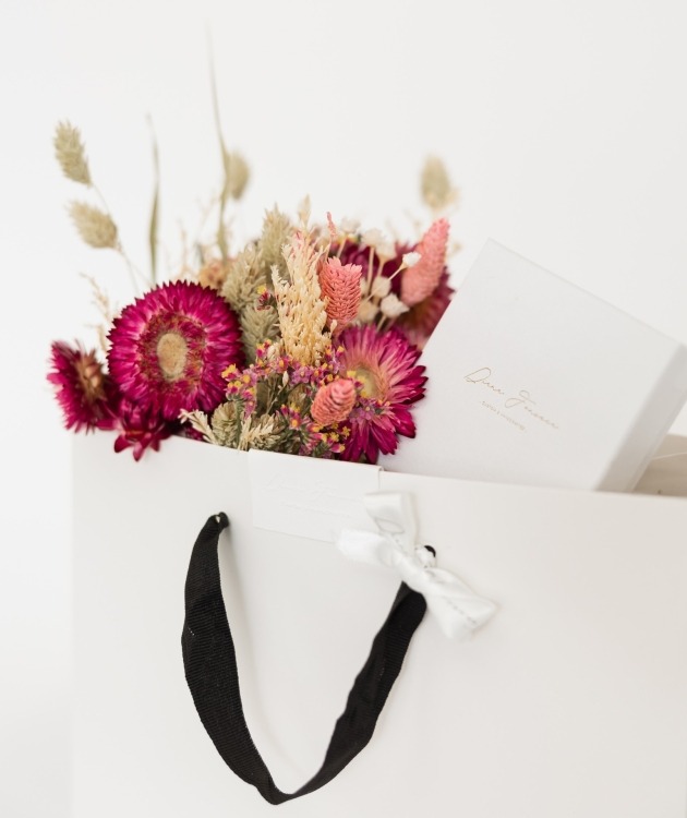 Fleurs à Lisbonne - Flora Mini Earrings with Pink Dry Bouquet (7)