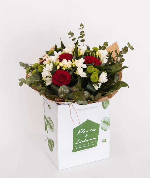 Fleurs à Lisbonne - Bouquet of Red Roses (1)