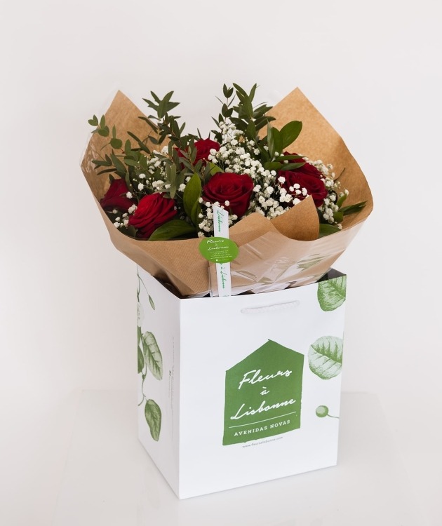 Fleurs à Lisbonne - Bouquet  of Roses and Gypsophyl  (1)