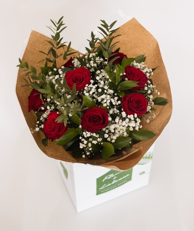 Fleurs à Lisbonne - Bouquet  of Roses and Gypsophyl  (2)