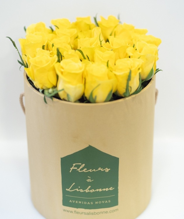 Fleurs à Lisbonne - Tall Box of Yellow Roses (3)
