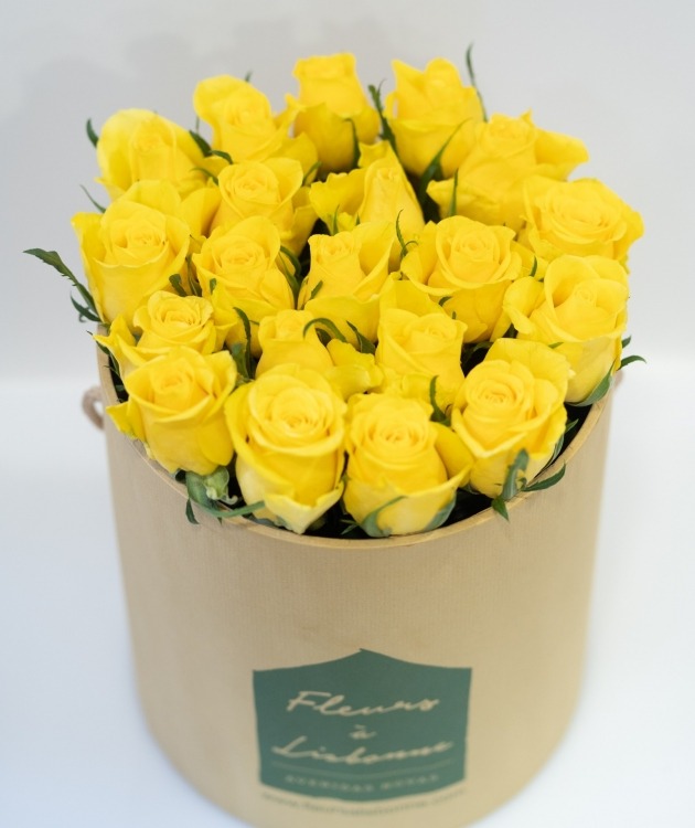 Fleurs à Lisbonne - Tall Box of Yellow Roses (4)