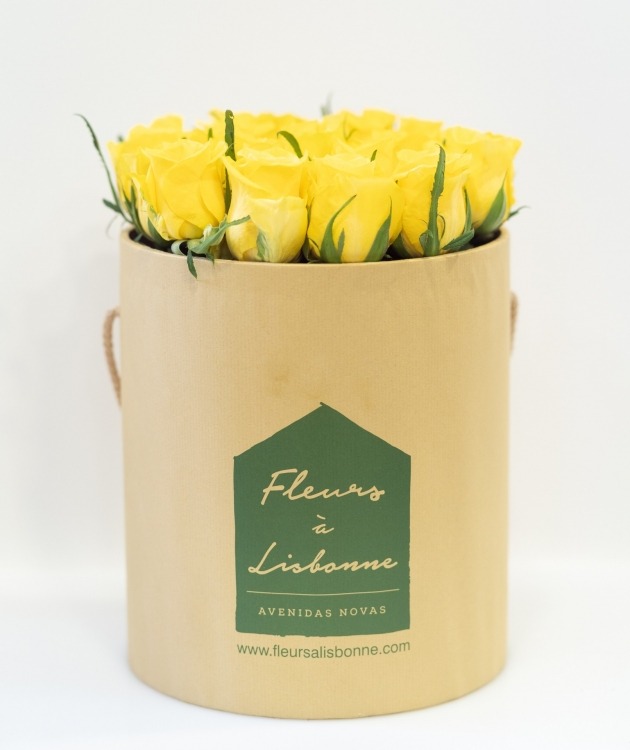 Fleurs à Lisbonne - Tall Box of Yellow Roses (2)