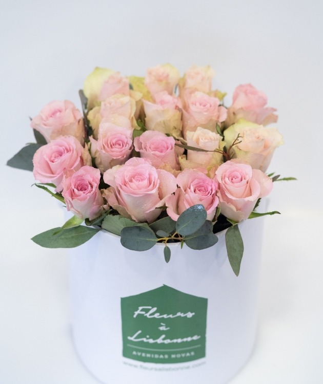 Fleurs à Lisbonne - Caixa Alta de Rosas Cor de Rosa e Eucalipto (2)