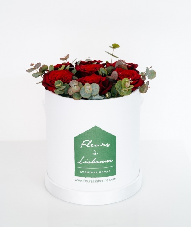 Fleurs à Lisbonne - Tall Box of Red Roses and Eucalyptus   (1)