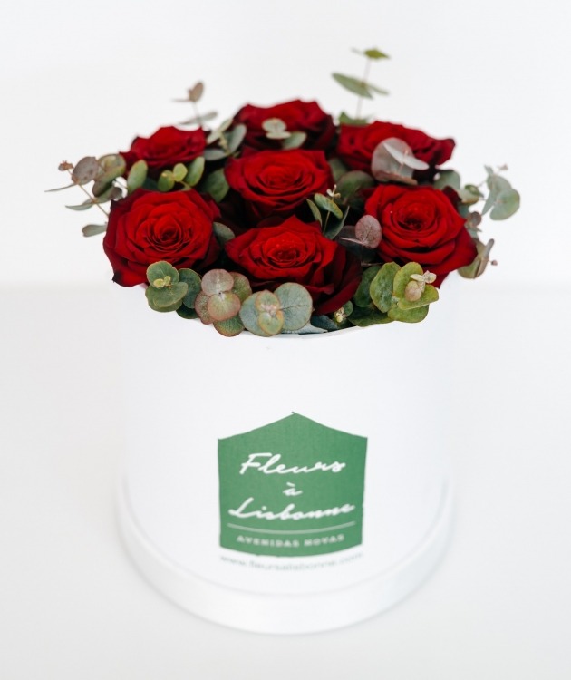 Fleurs à Lisbonne - Tall Box of Red Roses and Eucalyptus   (2)