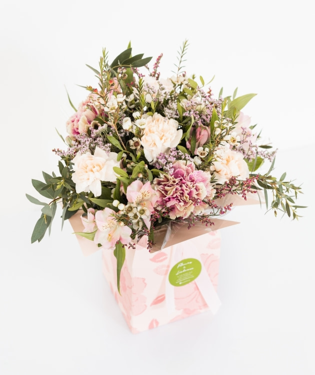 Fleurs à Lisbonne - Box of Country Carnations (3)