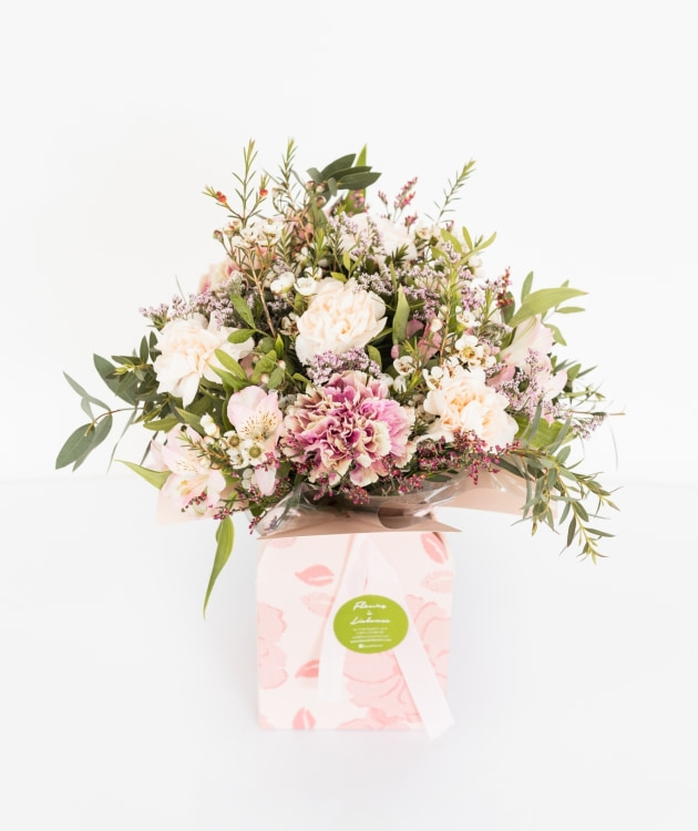 Fleurs à Lisbonne - Box of Country Carnations (2)