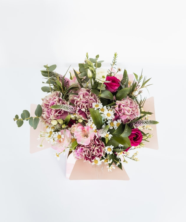 Fleurs à Lisbonne - Box with Bouquet of Country Flowers (4)