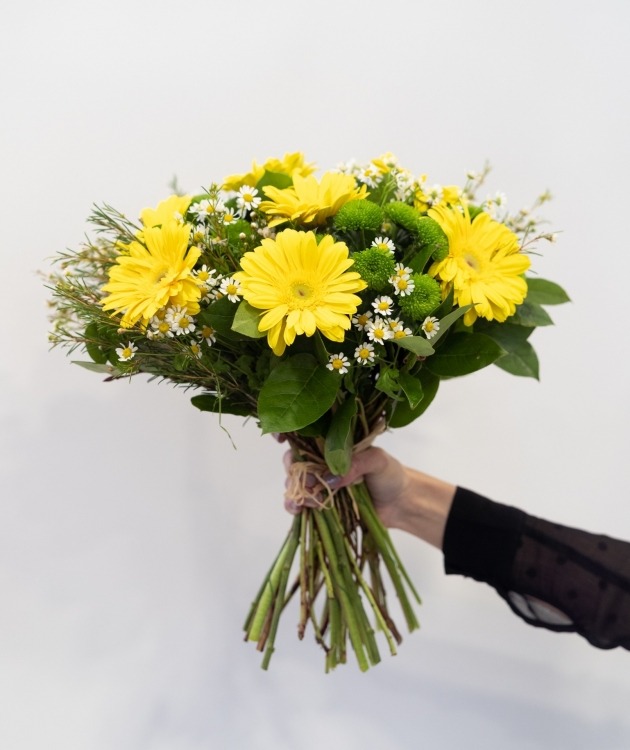 Fleurs à Lisbonne - Bouquet of Yellow Gerberas (3)