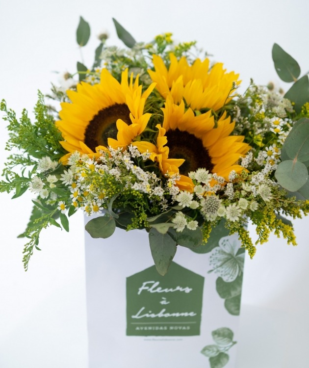 Fleurs à Lisbonne - Bouquet of Sunflower and Eucalyptus  (3)