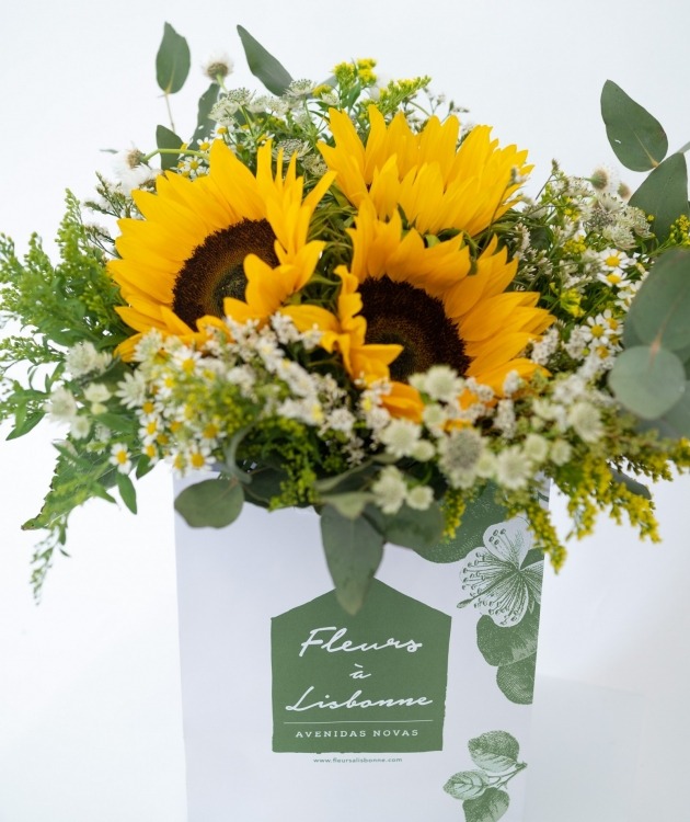Fleurs à Lisbonne - Bouquet of Sunflower and Eucalyptus  (4)