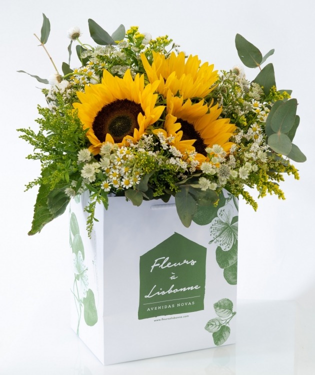 Fleurs à Lisbonne - Bouquet of Sunflower and Eucalyptus  (1)