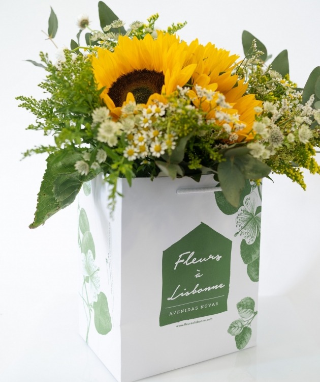Fleurs à Lisbonne - Rama de Girasol y Eucalipto (2)
