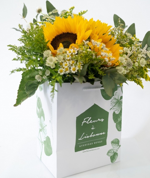 Fleurs à Lisbonne - Bouquet of Sunflower and Eucalyptus  (2)