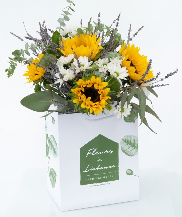 Fleurs à Lisbonne - Bouquet of Sunflowers, Lavenders and White Daisies (1)