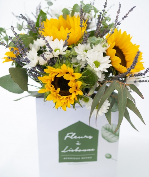 Fleurs à Lisbonne - Bouquet of Sunflowers, Lavenders and White Daisies (3)