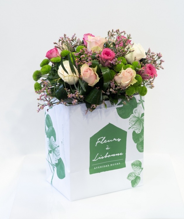 Fleurs à Lisbonne - Bouquet of Roses, Lemonium and Daisies  (1)