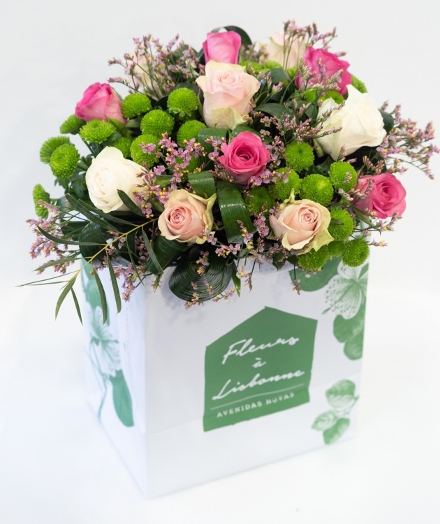 Fleurs à Lisbonne - Bouquet of Roses, Lemonium and Daisies  (2)