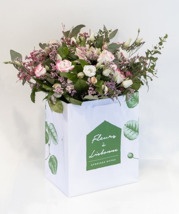 Fleurs à Lisbonne - Bouquet of Pink and White Lisanthus (1)