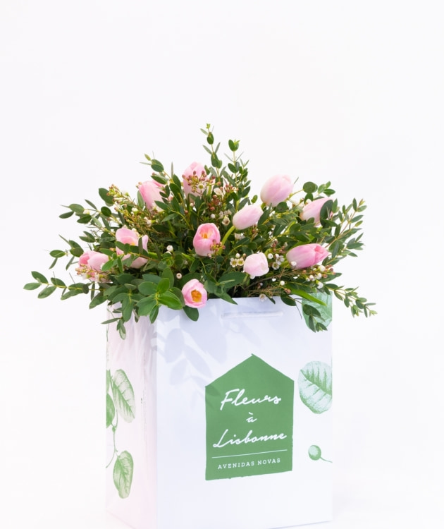 Fleurs à Lisbonne - Classic Bouquet of Tulips (1)