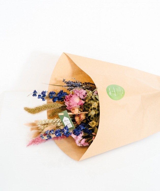 Fleurs à Lisbonne - Bouquet of Dried Pink and Blue Flowers (1)