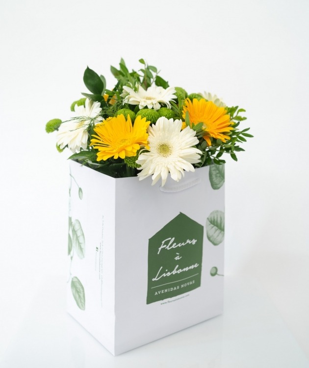 Fleurs à Lisbonne - Bouquet of Yellow and White Gerberas (1)