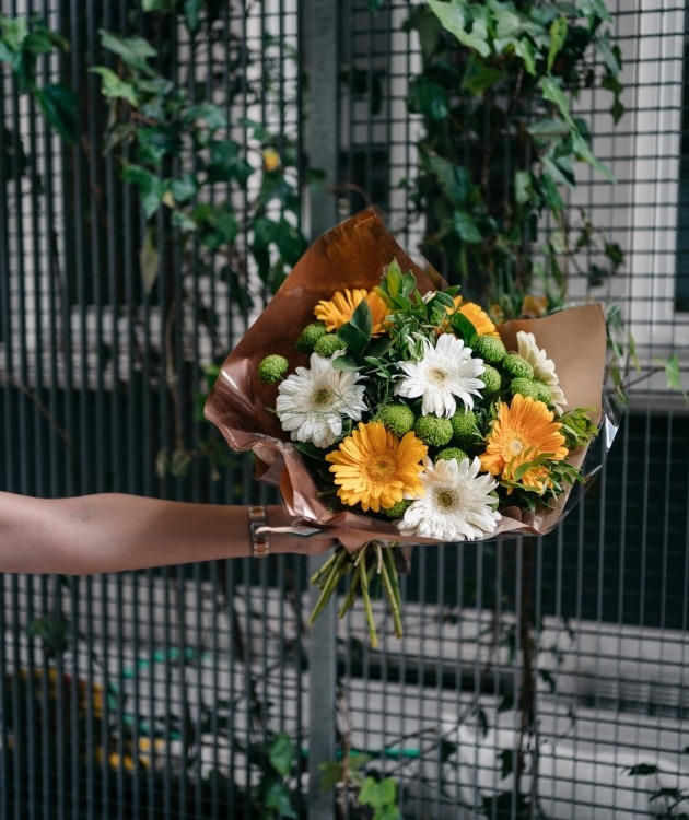 Fleurs à Lisbonne - Bouquet of Yellow and White Gerberas (6)