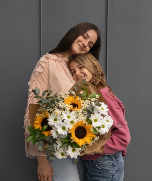 Fleurs à Lisbonne - Bouquet of Sunflowers and White Daisies (5)