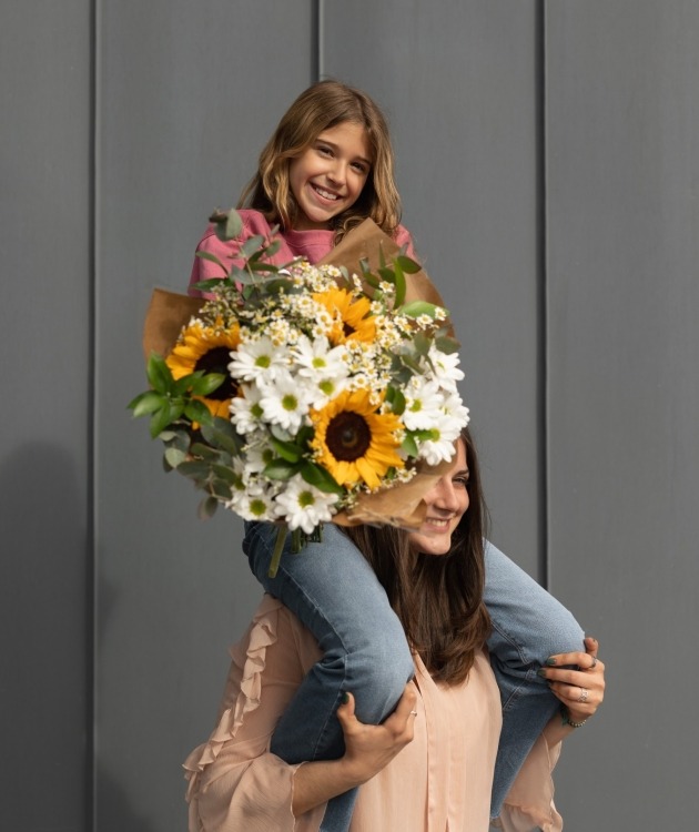 Fleurs à Lisbonne - Bouquet of Sunflowers and White Daisies (3)