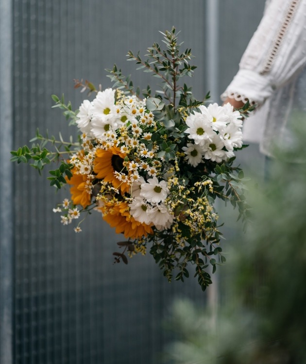 Fleurs à Lisbonne - Bouquet of Sunflowers and White Daisies (8)