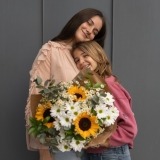 Bouquet of Sunflowers and White Daisies (5)