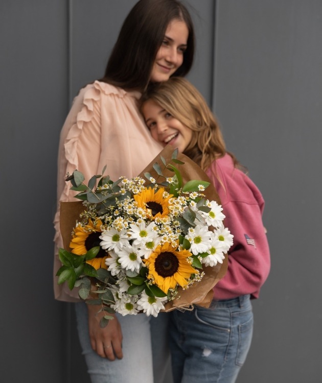 Fleurs à Lisbonne - Bouquet of Sunflowers and White Daisies (6)