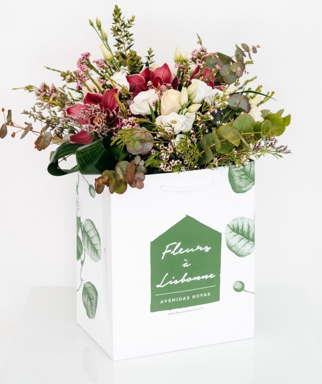 Fleurs à Lisbonne - Bouquet of Pink Orchids and White Roses 1