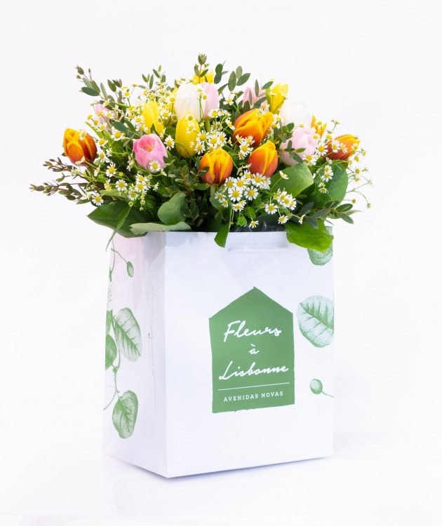 Fleurs à Lisbonne - Bouquet of Country Tulips (1)