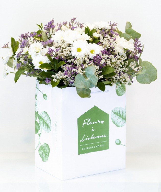 Fleurs à Lisbonne - Bouquet of White Daisies (1)