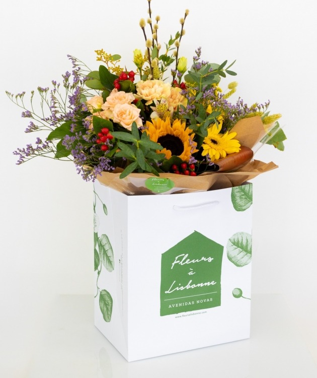 Fleurs à Lisbonne - Bouquet of Sunflowers and Carnations (1)