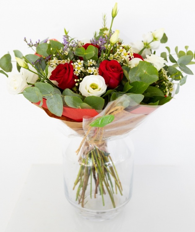 Fleurs à Lisbonne - Bouquet de Roses Rouges et Lisianthus (4)