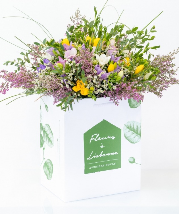 Fleurs à Lisbonne - Ramo Mix de Frésias e Eucalipto (1)