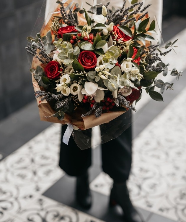 Fleurs à Lisbonne - Bouquet of Wild Roses and Orchids (5)