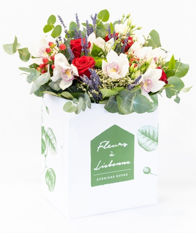 Fleurs à Lisbonne - Bouquet of Wild Roses and Orchids (1)