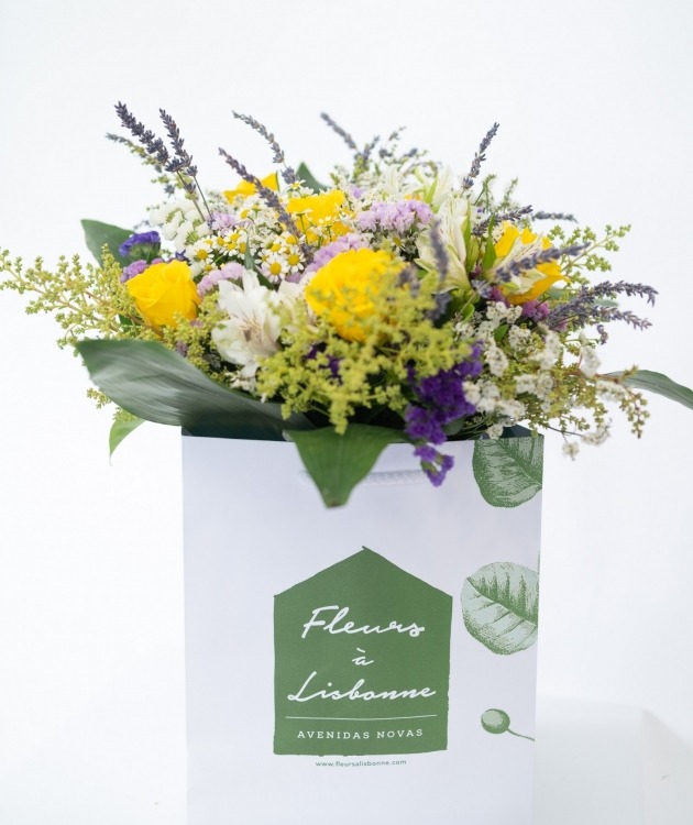Fleurs à Lisbonne - Bouquet de Roses Jaunes et Lavande (2)