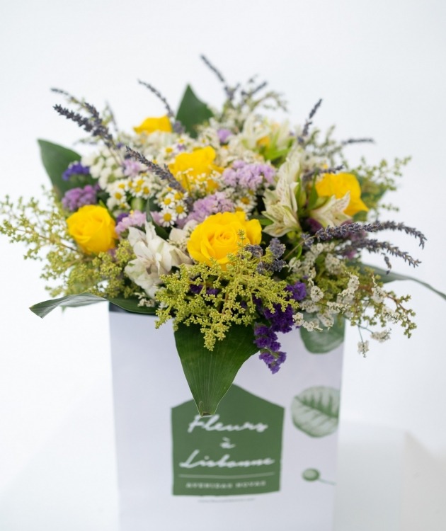 Fleurs à Lisbonne - Bouquet de Roses Jaunes et Lavande (3)