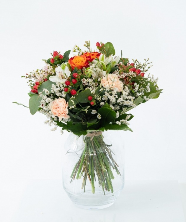 Fleurs à Lisbonne - Bouquet of Orange Roses and Red Hypericum  (5)