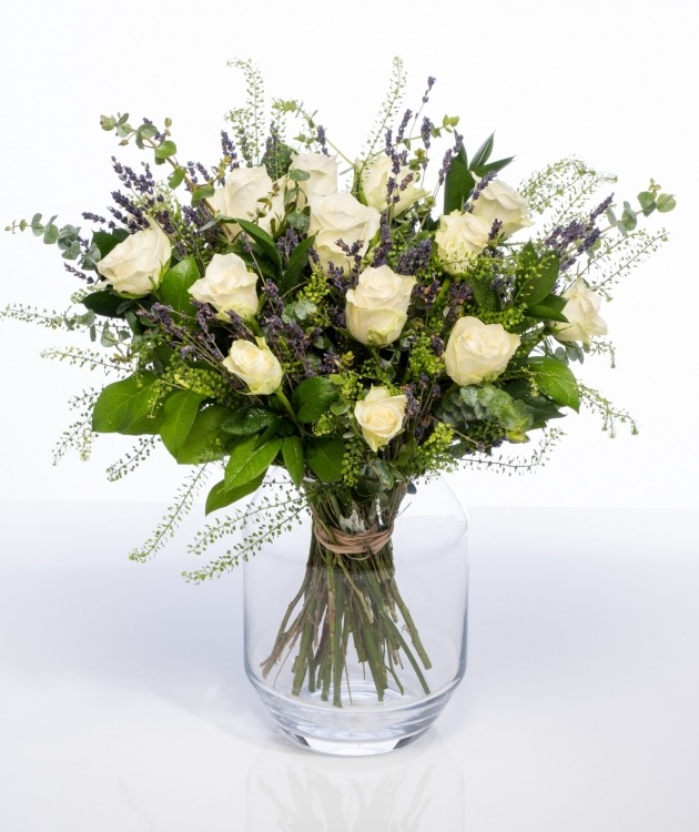 Fleurs à Lisbonne - Bouquet of White Country Roses (2)
