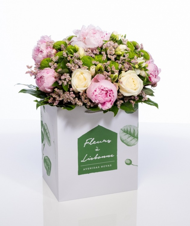 Ramo De Rosas E Peonias Premium Fleurs A Lisbonne Gratis imágenes png, gráficos, imágenes prediseñadas, texturas, fondos, fotos y archivos psd. ramo de rosas e peonias premium