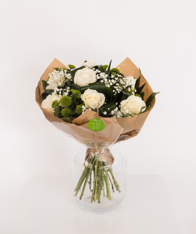 Fleurs à Lisbonne - Bouquet of Roses and Green Daisies 3